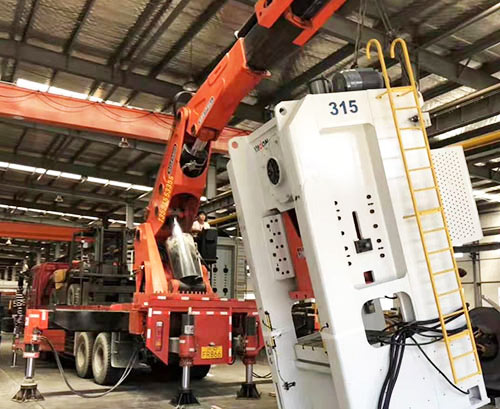 方城附近随车吊出租，轻松解决运输难题