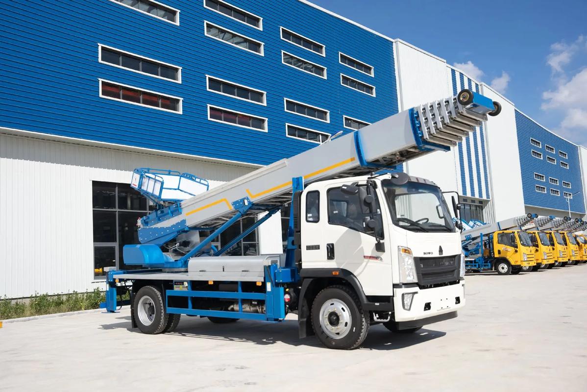 方城出租云梯车高空作业车 建筑垃圾搬运