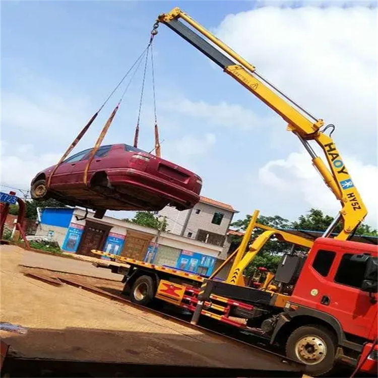 方城吊车吊汽车的正确方法